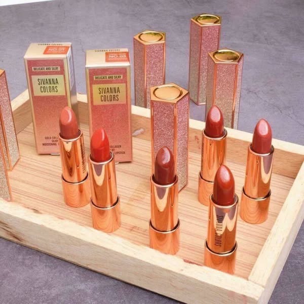 Delicate and Silky gold collagen silky moistening lipstick